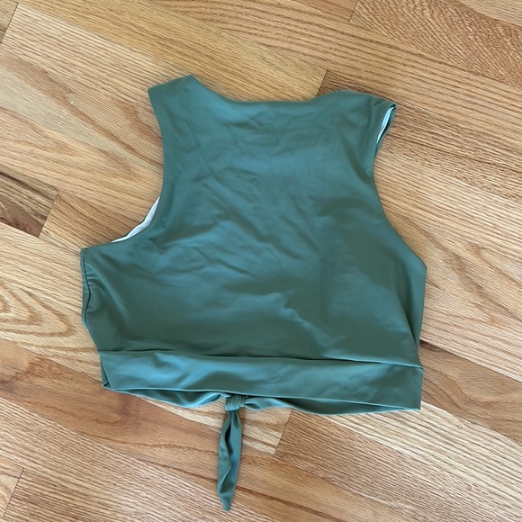 Athletic crop top - Picture 2 of 2